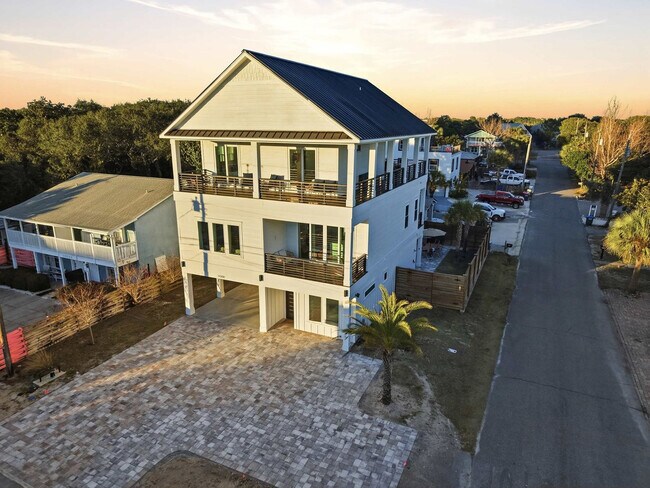 Building Photo - 14300 Millcole Ave