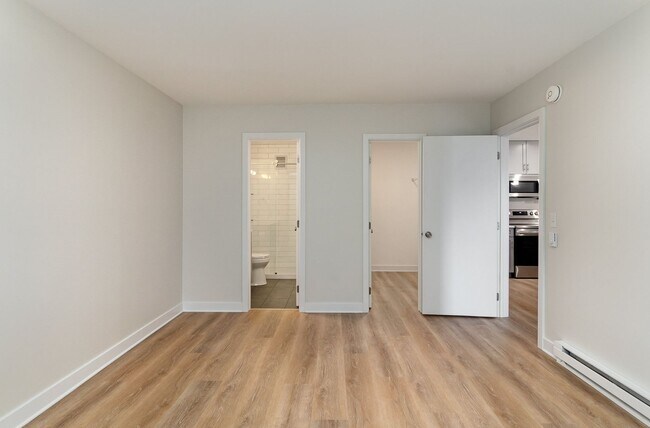 Building Photo - Green Hills Condo Living!