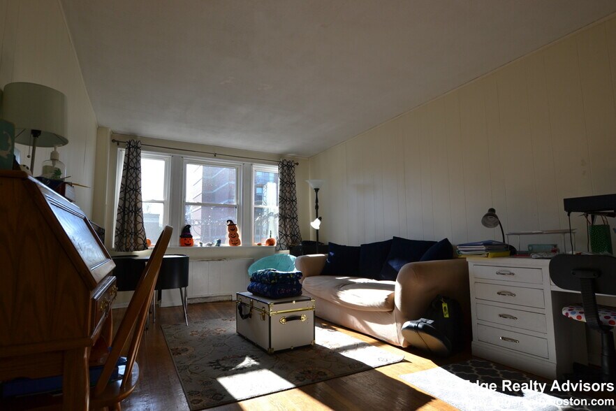 Building Photo - 1999 Commonwealth Ave