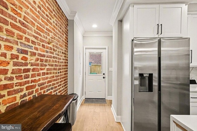 Building Photo - 443 S Robinson St