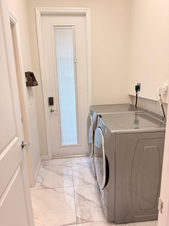 Building Photo - 5182 Eucalyptus Dr