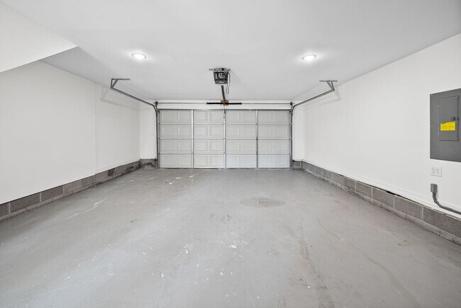 Building Photo - 270 Harold Dr