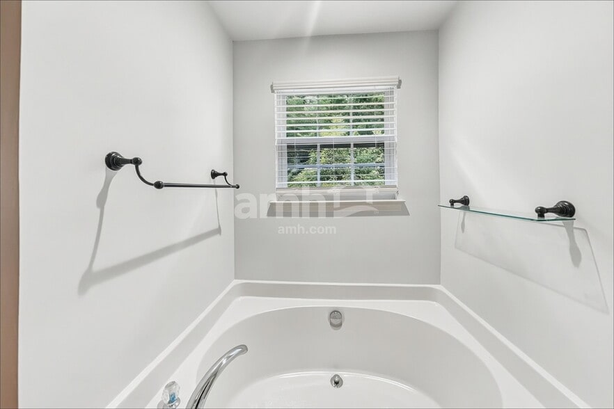 Building Photo - 7923 Suttonview Dr