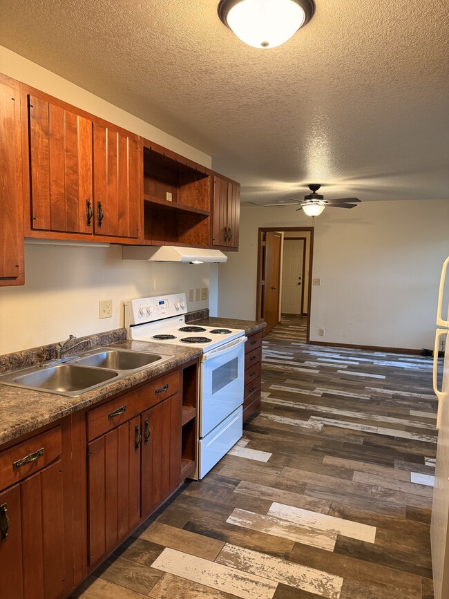 Building Photo - 619 Rose St