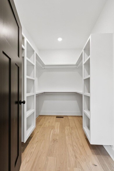 Building Photo - 827 Oconnor St