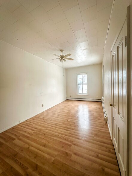 Bedroom 1 - 415 Avenue E