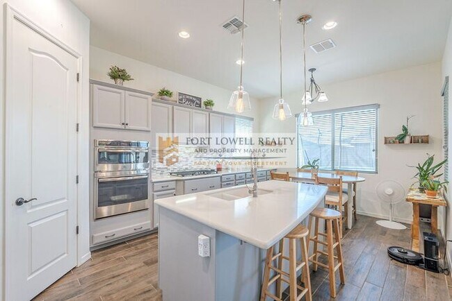 Building Photo - COMING SOON! Modern 4 Bedroom Home in Gate...