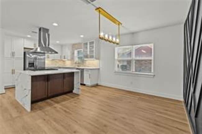 Building Photo - 2114 Eaglerock Dr