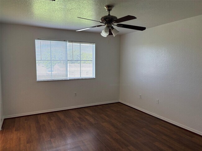 Building Photo - 1905 SW 60th Terrace