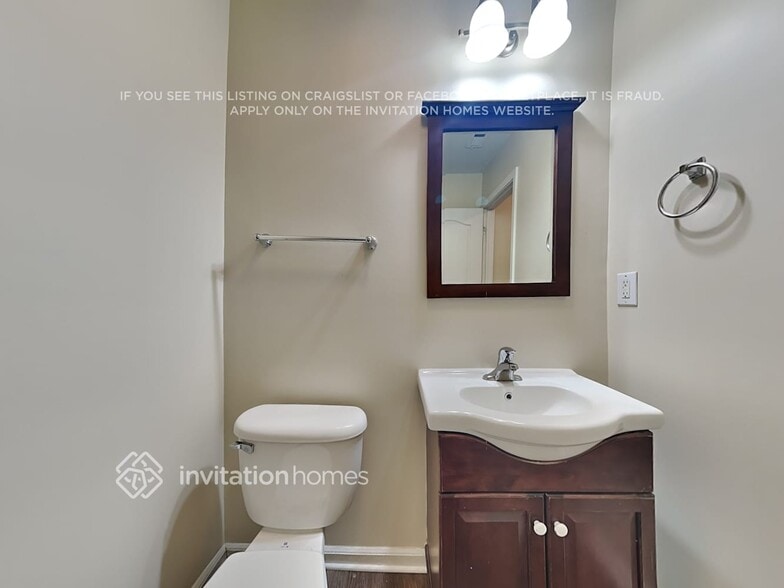 Building Photo - 2504 Blue Moss Dr