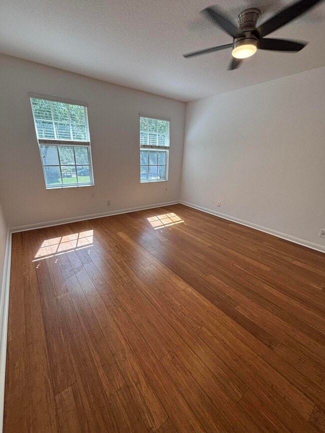 Building Photo - 140 Day Lily Dr