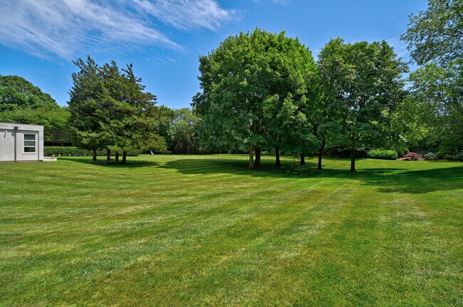 Building Photo - 12 Hedge Row Ln