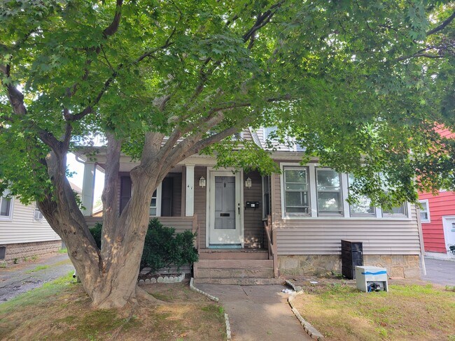 Primary Photo - 41 Avon St