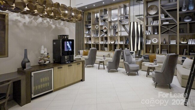 Building Photo - 4401 Barclay Downs Dr