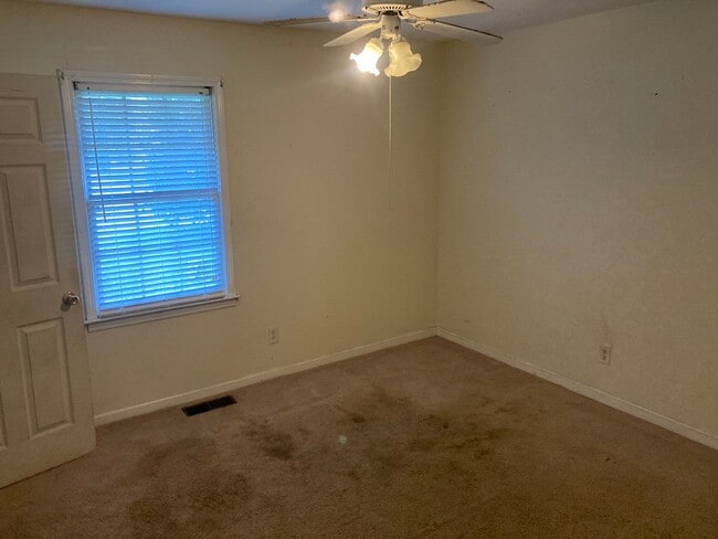 Building Photo - 110 W Wedgewood Cir