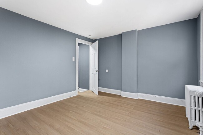 Building Photo - 2BR/1BA | Bonus Attic + Yard | Fast Approval