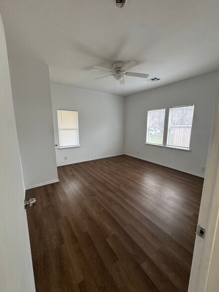 Building Photo - 1702 S 7th St