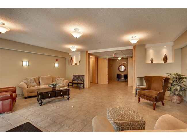 Building Photo - 619 SE 8th St