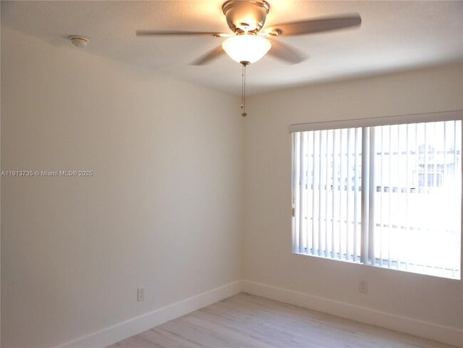 Building Photo - 219 SW 9th Ave