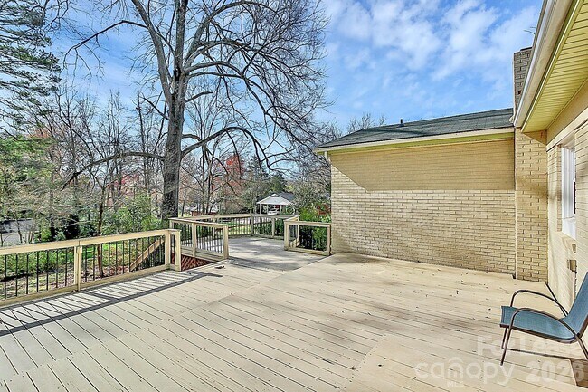 Building Photo - 121 Marshdale Ave SW