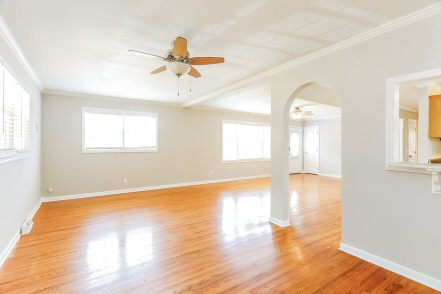 Building Photo - 1016 Delaney Dr