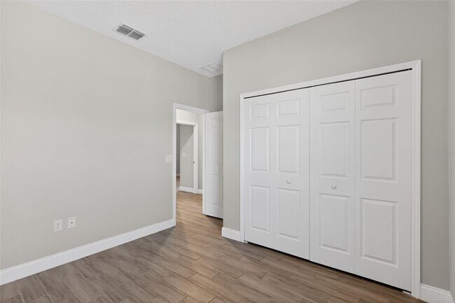 Building Photo - 717 Robin Ct