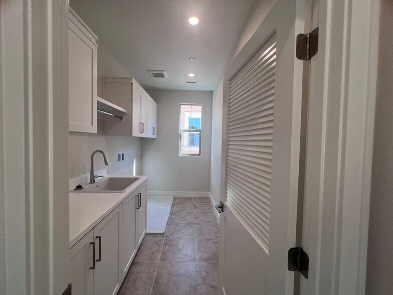 Building Photo - 128 Sugar Brush