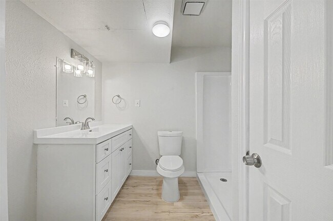 Building Photo - 9021 White Settlement Rd