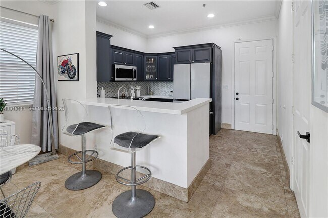 Building Photo - 601 NE 11th Ave