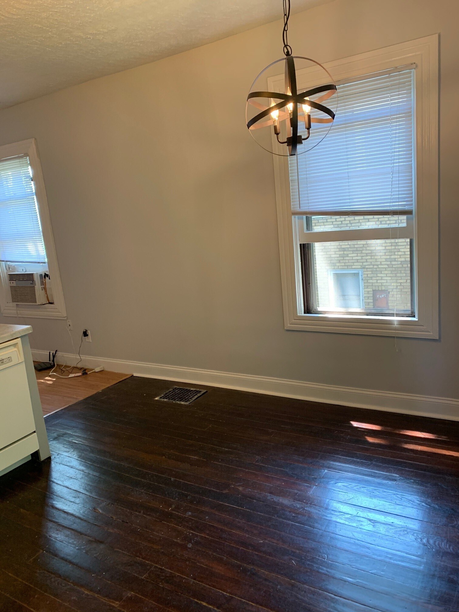 Building Photo - 2372 Harper Ave