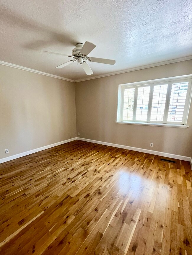 Building Photo - 185 Easy St