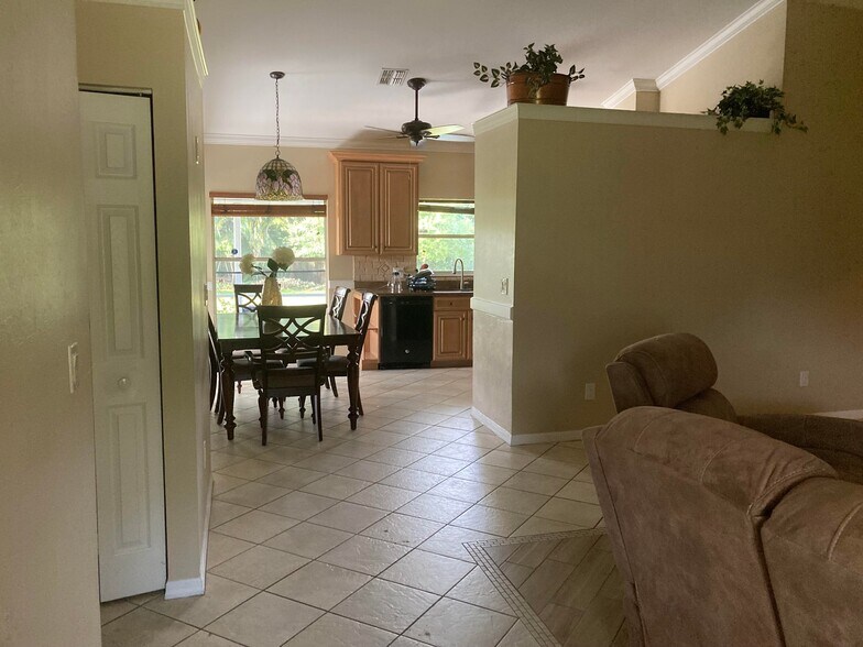 Building Photo - 5232 Raintree Ln