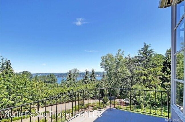 Building Photo - 3 br, 3 bath House - 17203 SE 42nd Pl