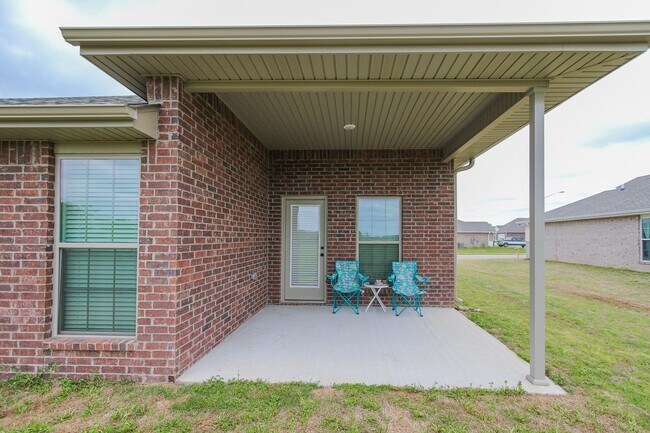 Building Photo - Like New Beautiful 3/2 Home in Gentry