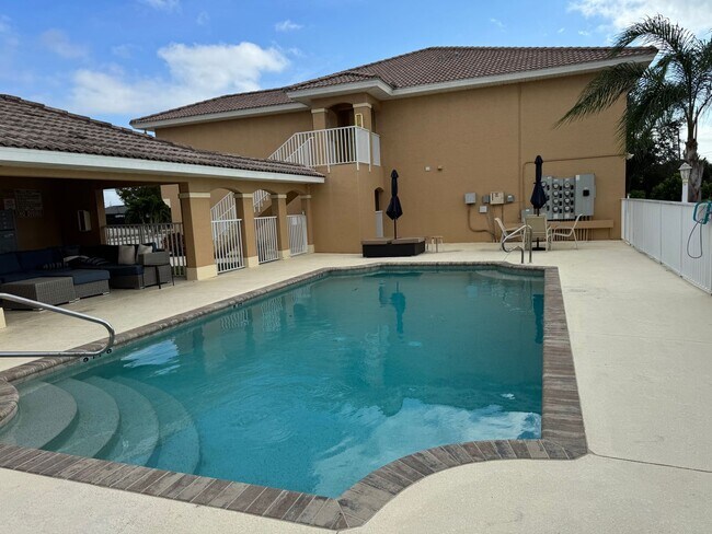 Building Photo - 4520