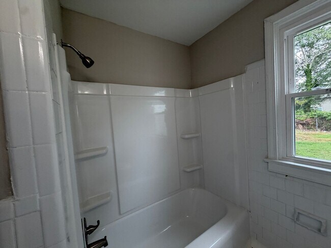 Building Photo - 3912 Pinalto Dr