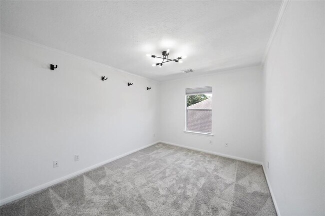 Building Photo - 6818 Amber Pine Ct