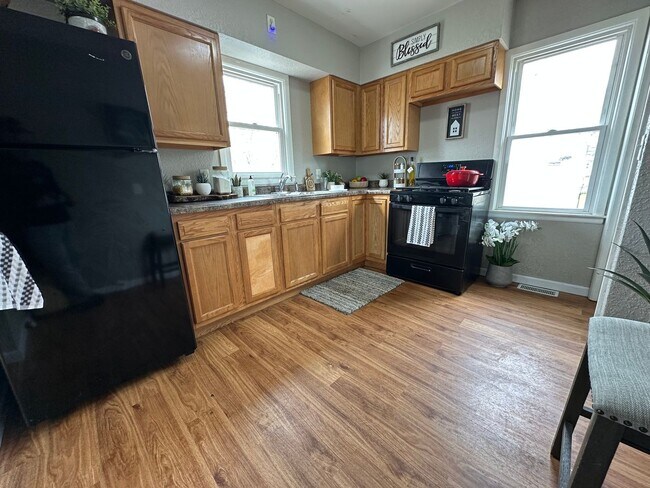 Building Photo - 3 bed, 1 1/2 bath Home for rent in Elk Run Heights