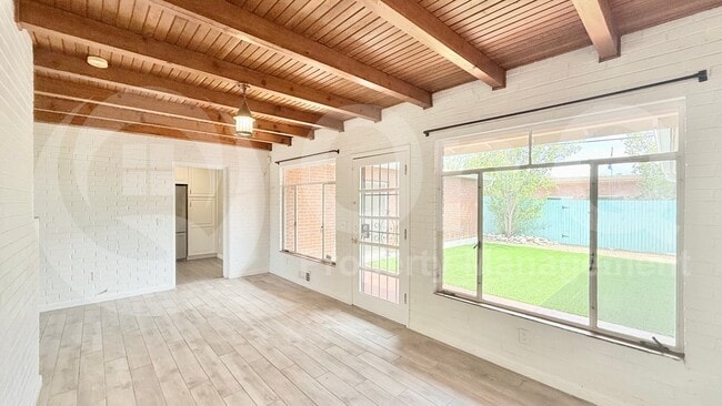 Building Photo - 2212 E La Mirada St