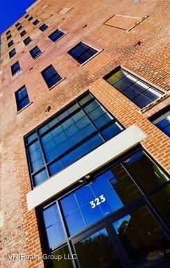 Primary Photo - 323 Pine St