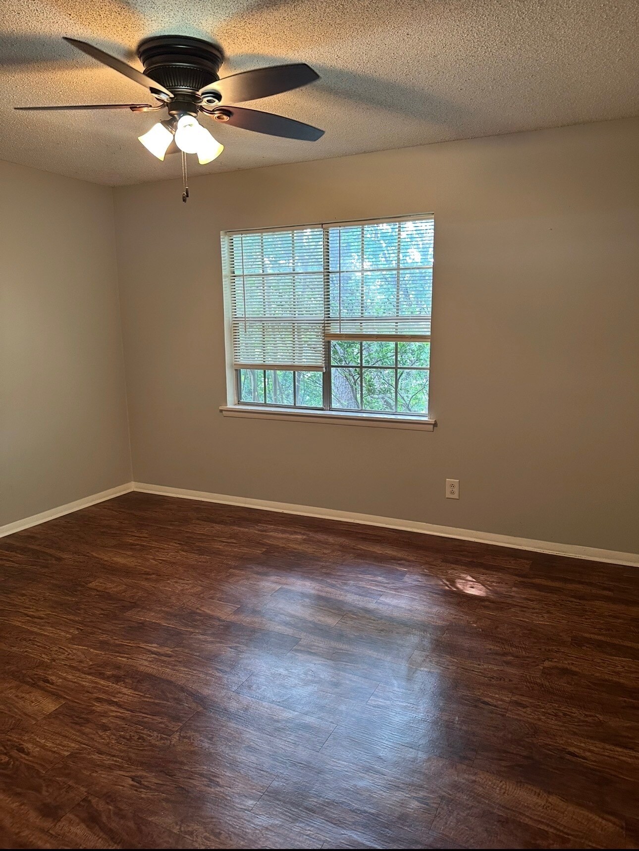 Building Photo - 820 Beacon Pky E