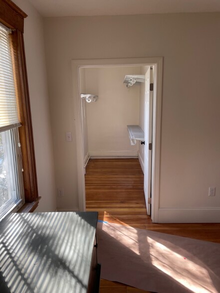 Building Photo - 10.5 Bentley St