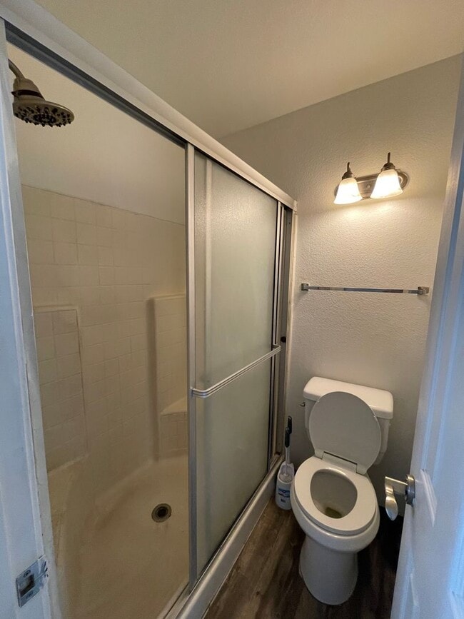 Building Photo - Centrally Located Townhouse!
