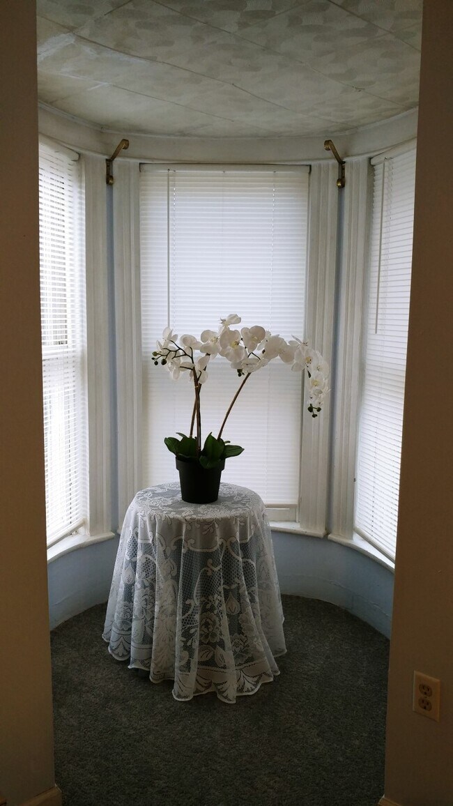 Apt C - 82 E Main St