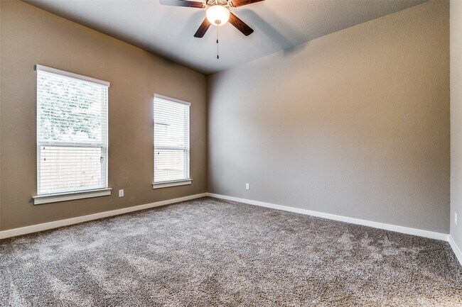 Building Photo - 202 Oakcrest