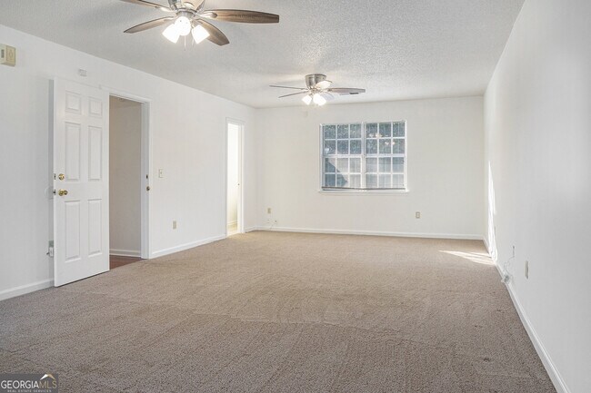 Building Photo - 1331 Baywood Glen