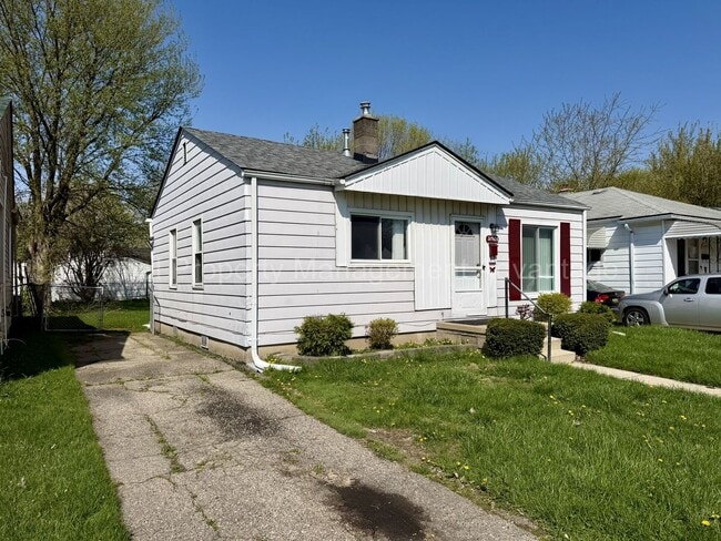 Building Photo - Meticulously Maintained 2 Bedroom Ranch with Large Backyard!