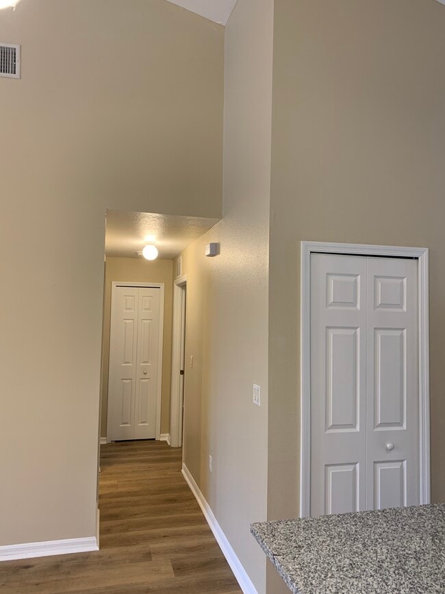 Building Photo - 6781 W Oak Park Blvd