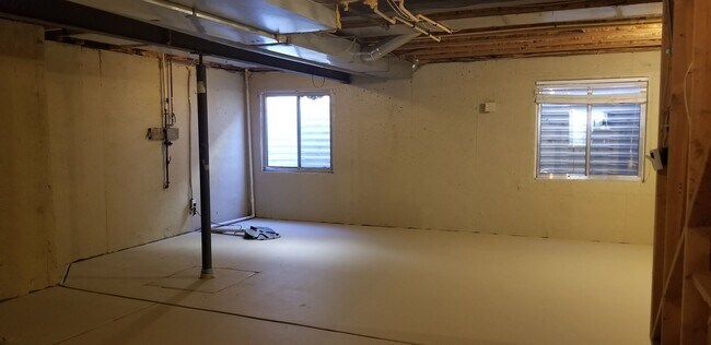 Building Photo - 3 Bedroom + Loft with Main Floor Office and 3 Car Garage!