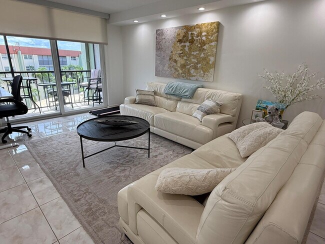 Building Photo - 5300 NE 24th Terrace